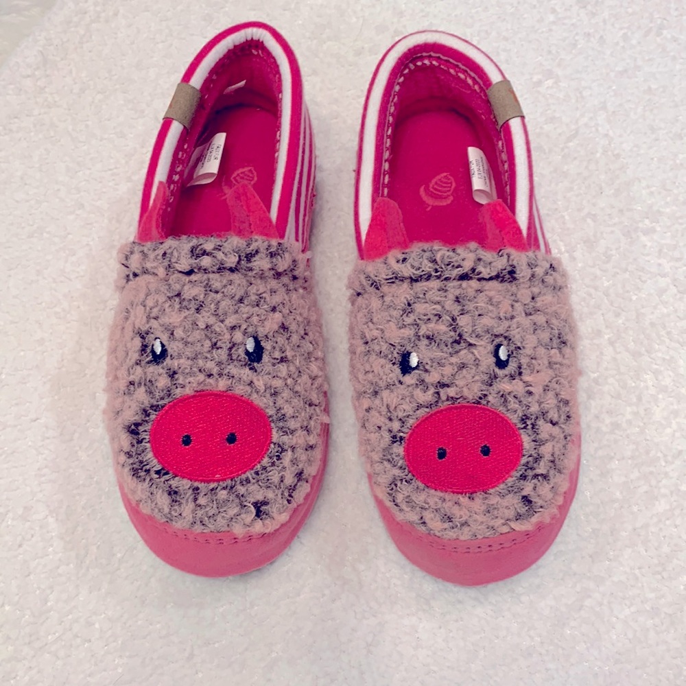 ACORN-girls slippers. Size.1-2
